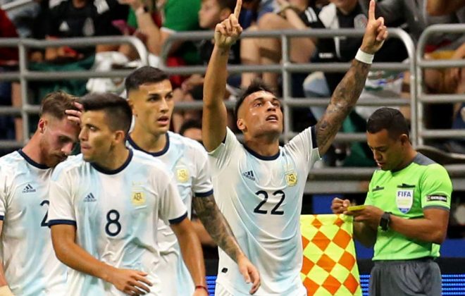 Argentina aplastó a México con tres goles de Lautaro Martínez