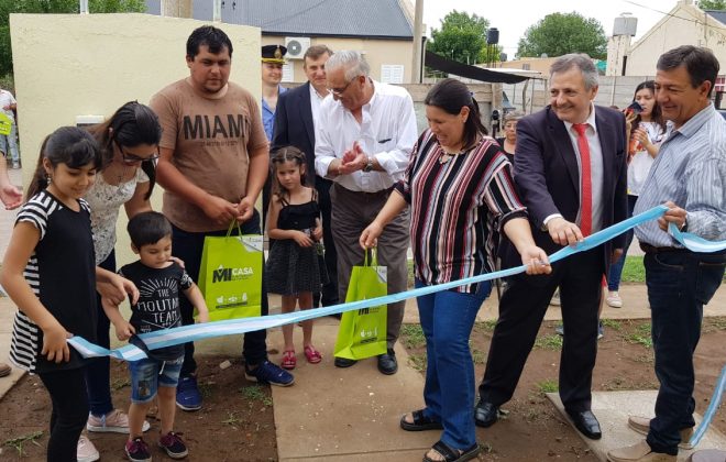 Vecinos de Villa Mirasol recibieron su vivienda