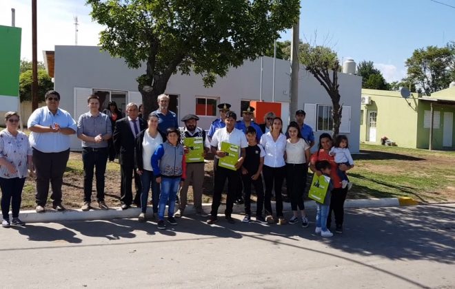 Inauguraron obras y entregaron viviendas en Agustoni