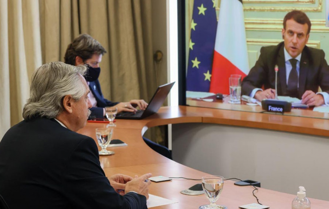 Alberto Fernández dialogó con Macron y recibió su apoyo a las negociaciones con el FMI