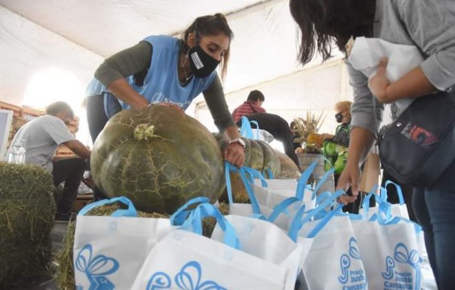 Veinticinqueños vendieron más de 4 toneladas de hortalizas en el Mercado de Santa Rosa