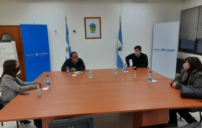 Seguridad se reunió con la Cámara de Comercio de Santa Rosa