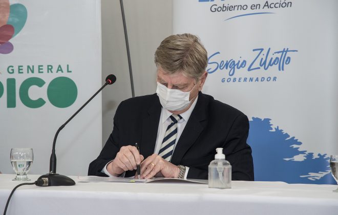 Ziliotto firmó contratos para construir 120 viviendas para familias de General Pico