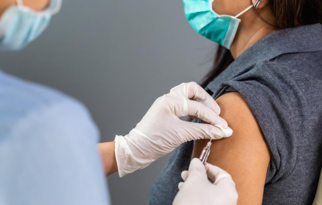 Salud reitera la importancia de la vacunación y las medidas de cuidado en el contexto de una pandemia latente