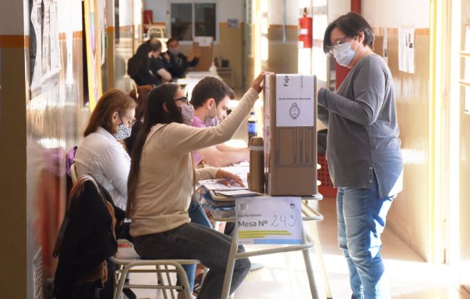 Hasta las 12:00 horas votó el 30 por ciento del total padrón