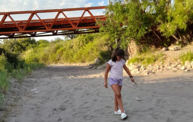 Jornada de limpieza en el lecho y la ribera del río Atuel