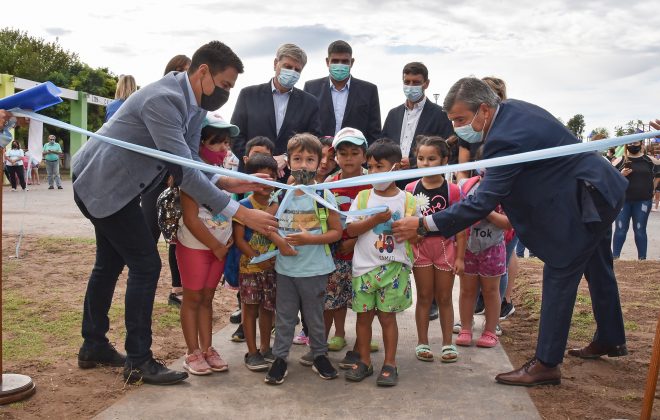 Ziliotto inauguró parques acuáticos en Telén y Winifreda