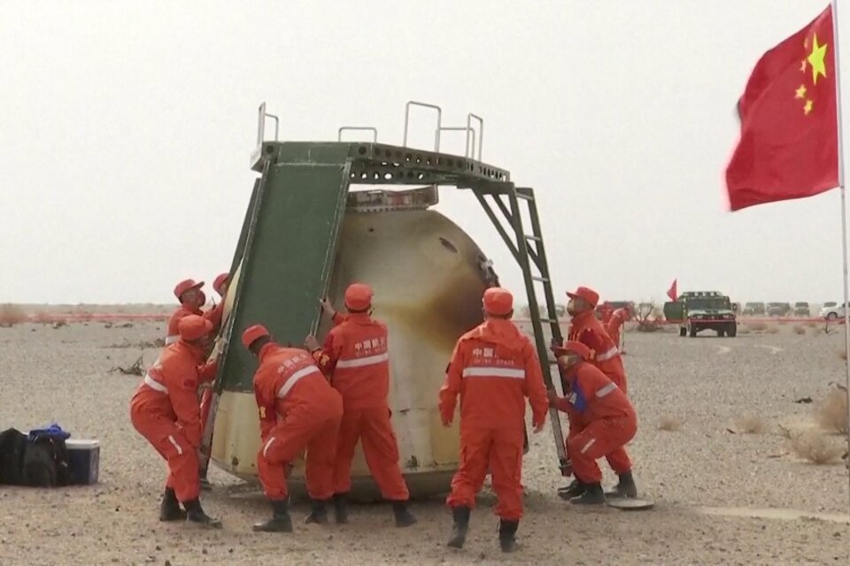 Regreso exitoso de astronautas chinos a la Tierra