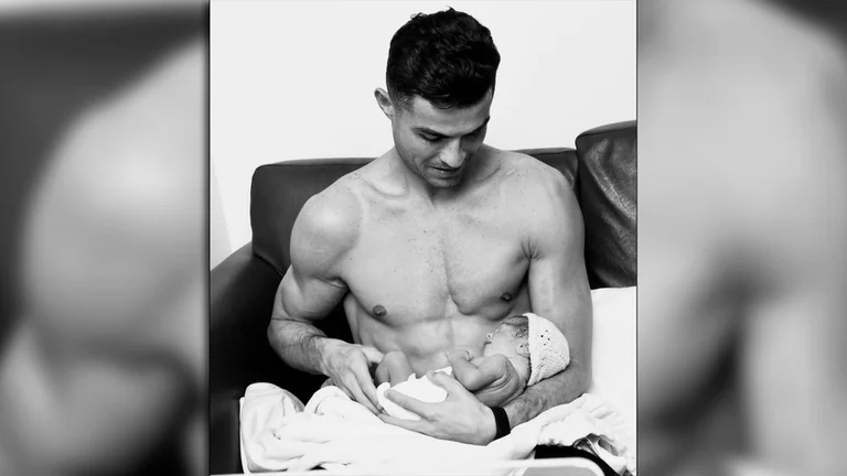 “Amor para siempre”: Cristiano Ronaldo publicó una conmovedora imagen sosteniendo a su hija recién nacida