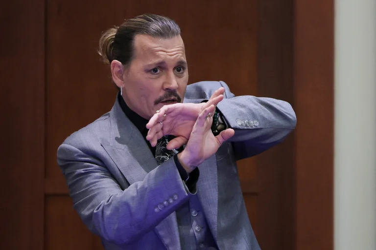 Los sarcásticos comentarios de Johnny Depp en el juicio contra Amber Heard