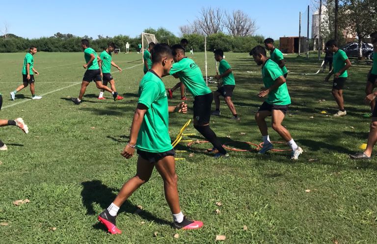 Fútbol: Ferro de Pico espera a Sol de Mayo y aclaró la situación del ingreso de los “Pases de Gloria”