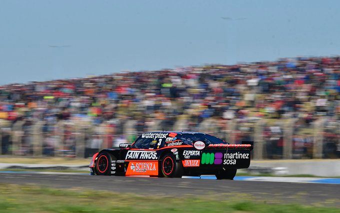 Canapino ganador del TC en un autódromo colmado