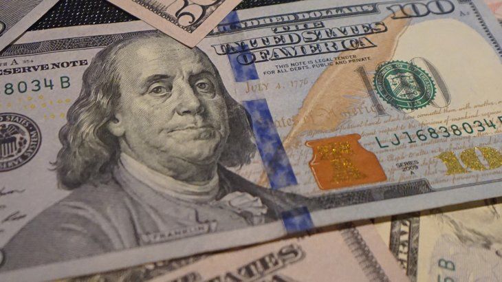 El valor del dólar blue se mantiene estable