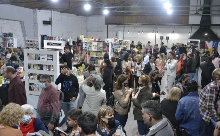 Más de 10 mil personas visitaron la Feria del Libro