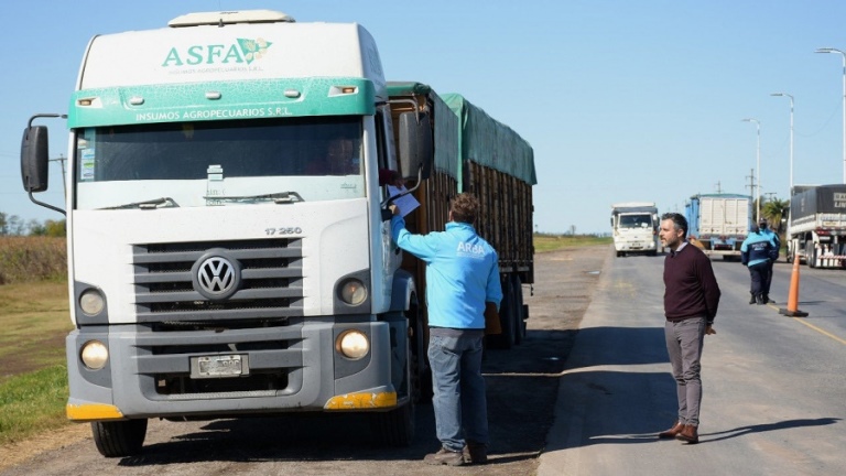 Decomisaron más de 1.000 toneladas de soja y maíz en operativos en rutas bonaerenses