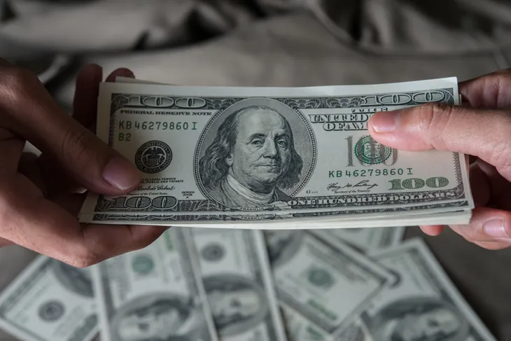 El dólar blue termina estable esta semana