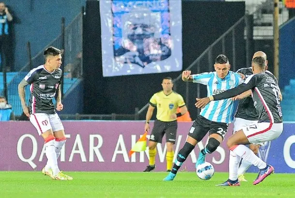 Racing perdió con River de Uruguay y quedó eliminado de la Copa Sudamericana