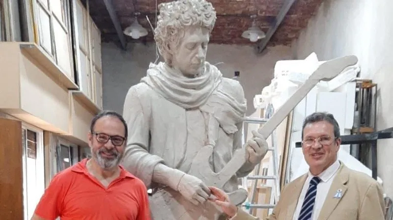 Argentina donó a Costa Rica la escultura de Gustavo Cerati