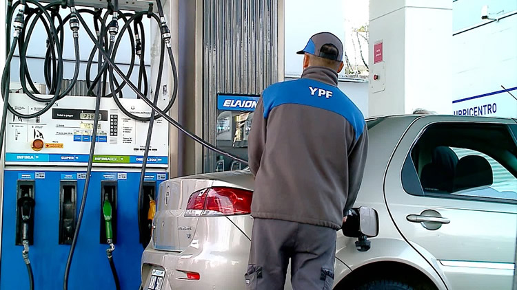 YPF también aumentó sus combustibles este lunes