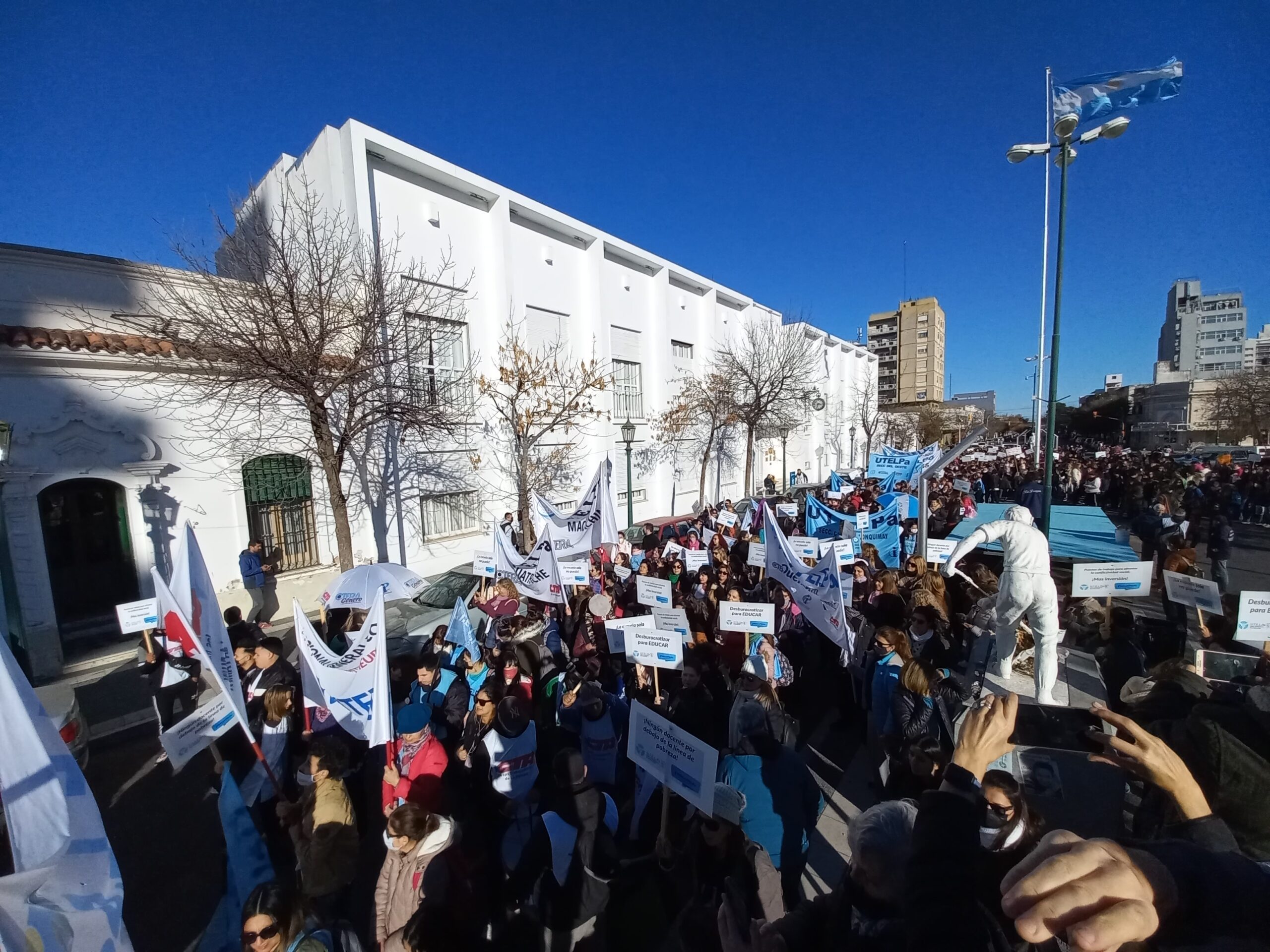 Paro docente: Contundente demostración de fuerza de UTELPa