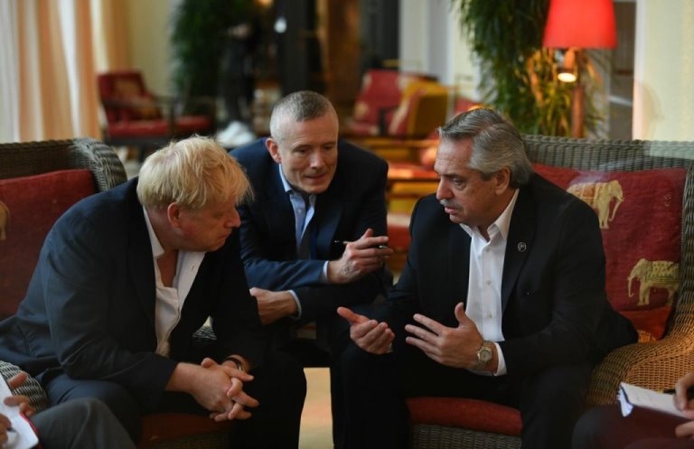 “Si no avanzamos con Malvinas nunca vamos a poder avanzar con la relación”, el contundente mensaje de Alberto a Boris Johnson