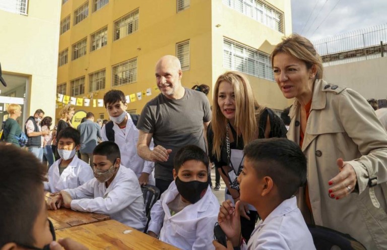 Adiós a “todes” y “chiques”, el Gobierno porteño prohibió el lenguaje inclusivo en escuelas