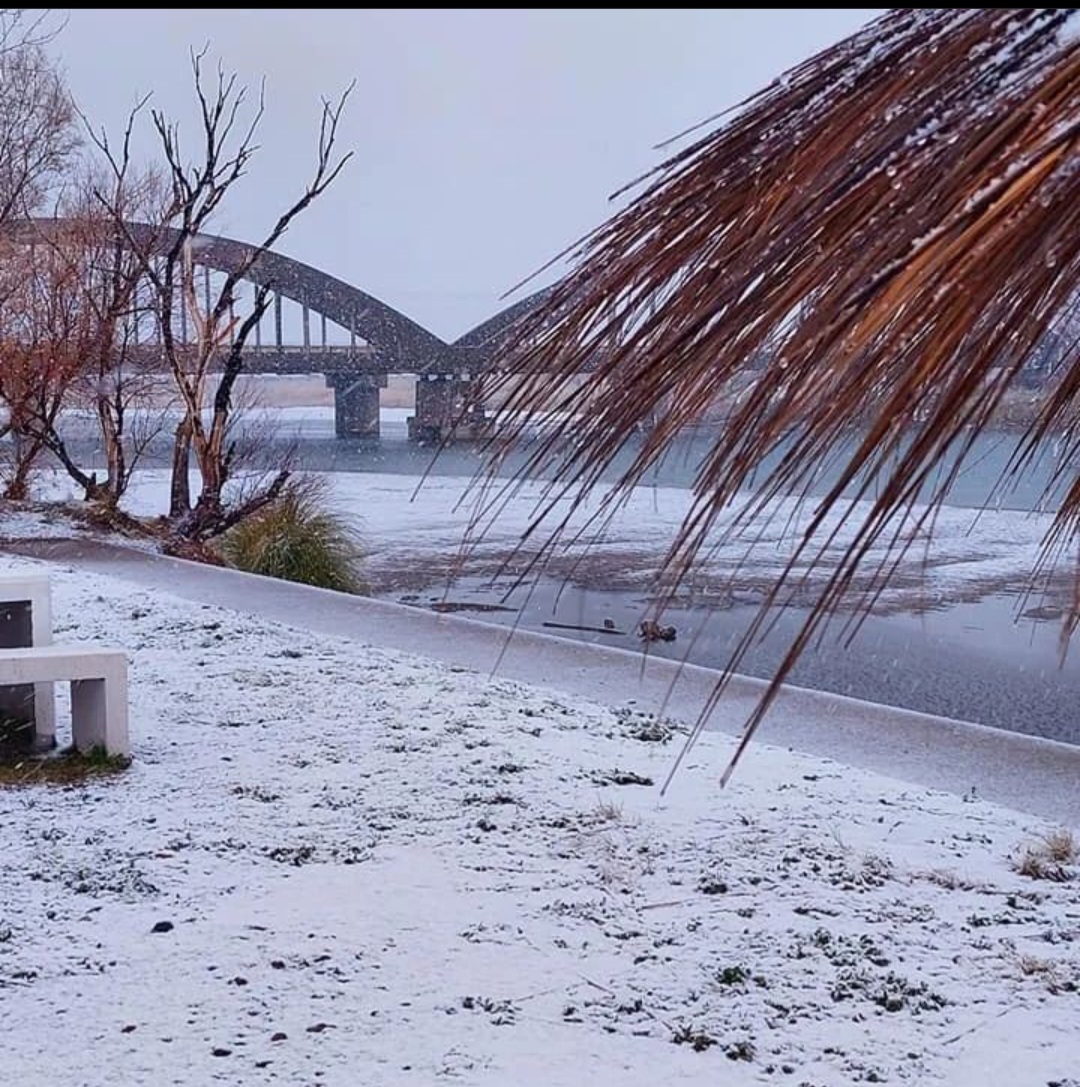 Nevó en Casa de Piedra, Gobernador Duval y 25 de Mayo