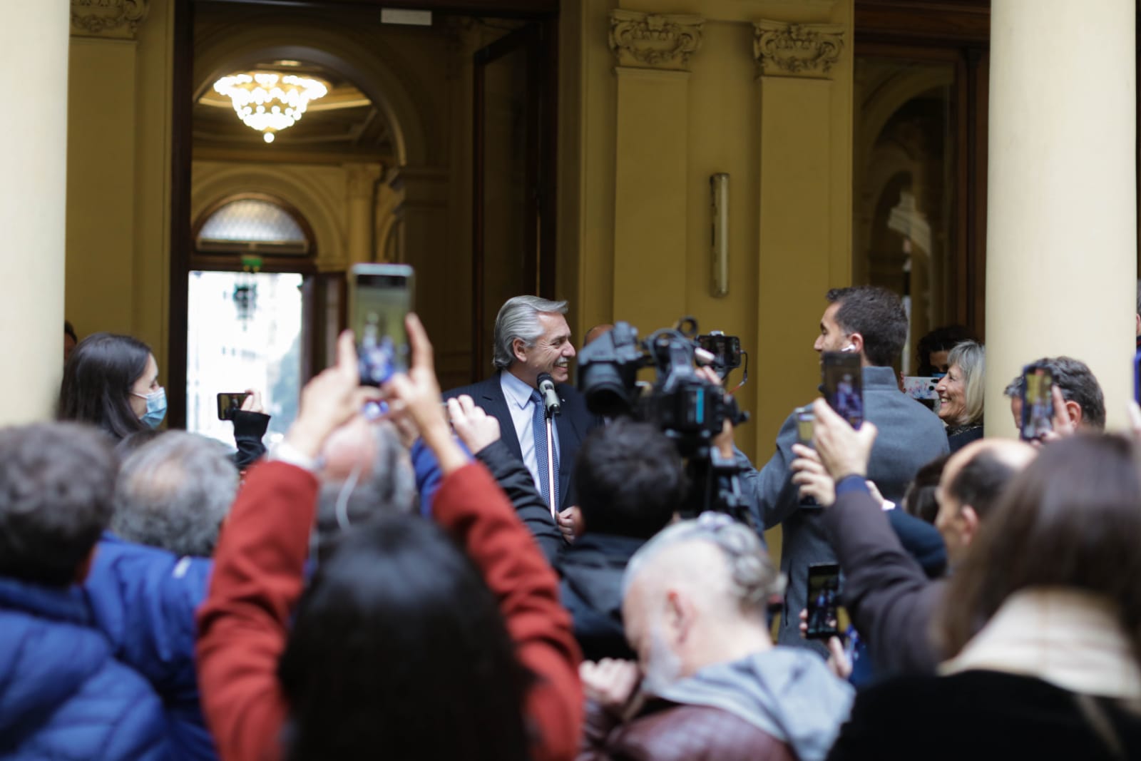 El Presidente Alberto Fernández saludó en Casa de Gobierno a los periodistas