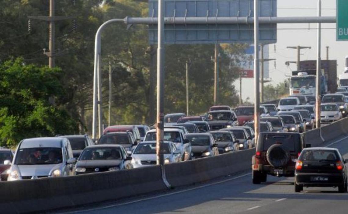 Finde XL: Más de 2.100 automóviles por hora se dirigen hacia la Costa Atlántica