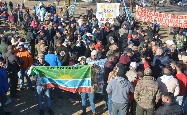 Cazadores se movilizaron en defensa de la caza con jauría