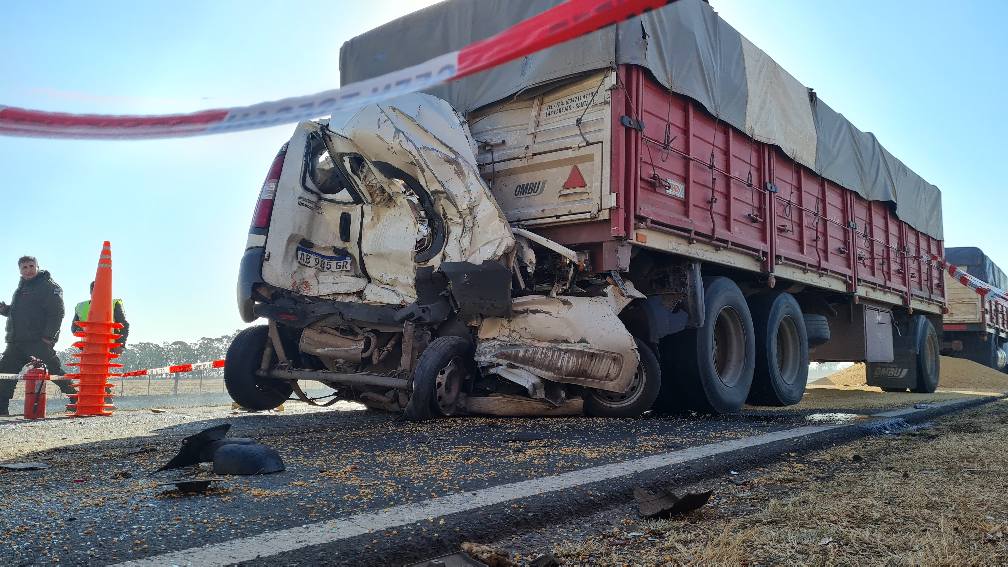 Un micro de Santa Rosa involucrado en un triple choque que dejó un muerto en Río Cuarto