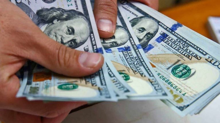 Fuertes caídas del dólar blue y los financieros