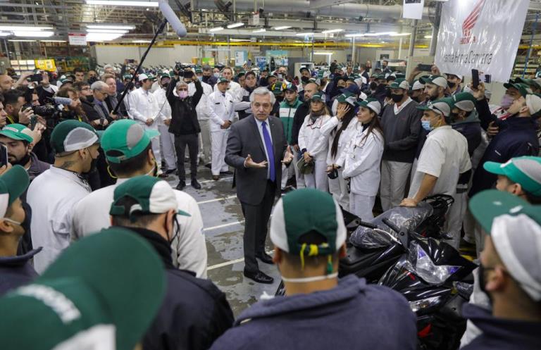 El Presidente visitó la planta de Honda Argentina que alcanza la producción de 1.200.000 motos de industria nacional