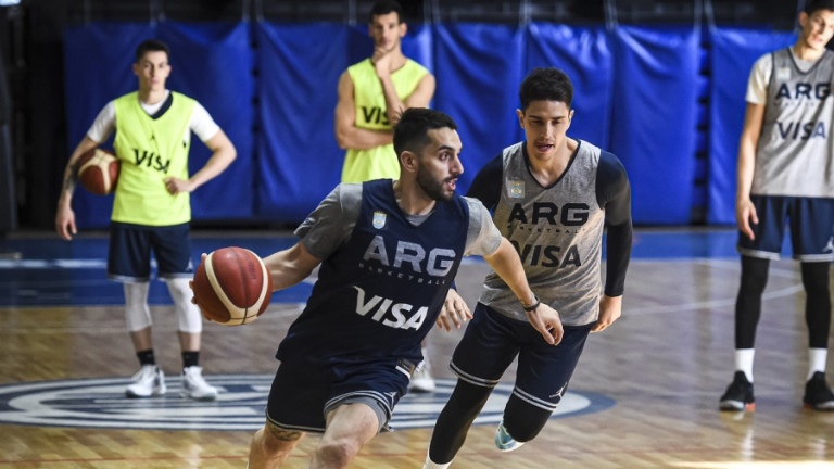 Básquetbol: Campazzo se entrena en Denver, piensa en su futuro y mira de reojo a la Selección