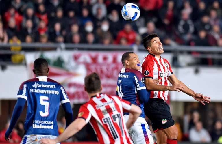 Fútbol: Estudiantes goleó a Fortaleza y clasificó cómodo a cuartos de final de la Libertadores