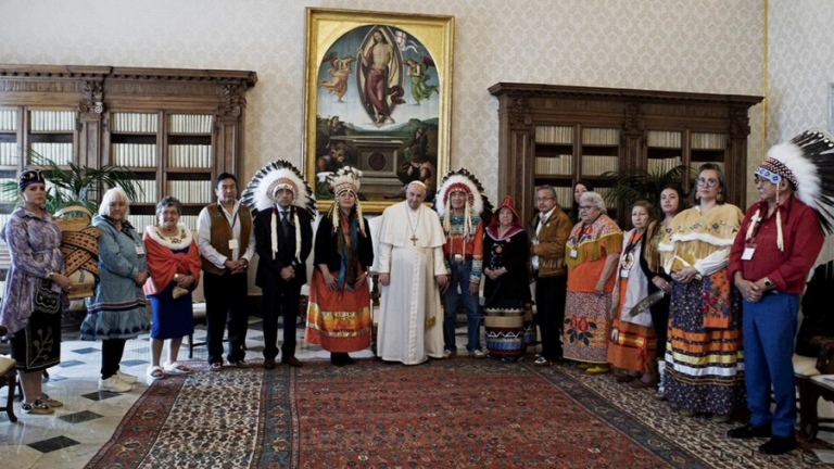 Canadá: “Me siento parte de su familia”, le dijo el Papa Francisco a indígenas canadienses