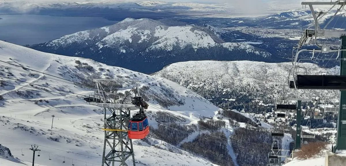 Tragedia en el Cerro Catedral: Murió un operario mientras descongelaba una silla