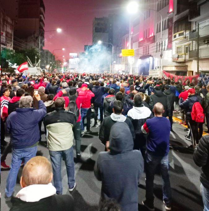 Furia y descontrol en la Asamblea de Independiente