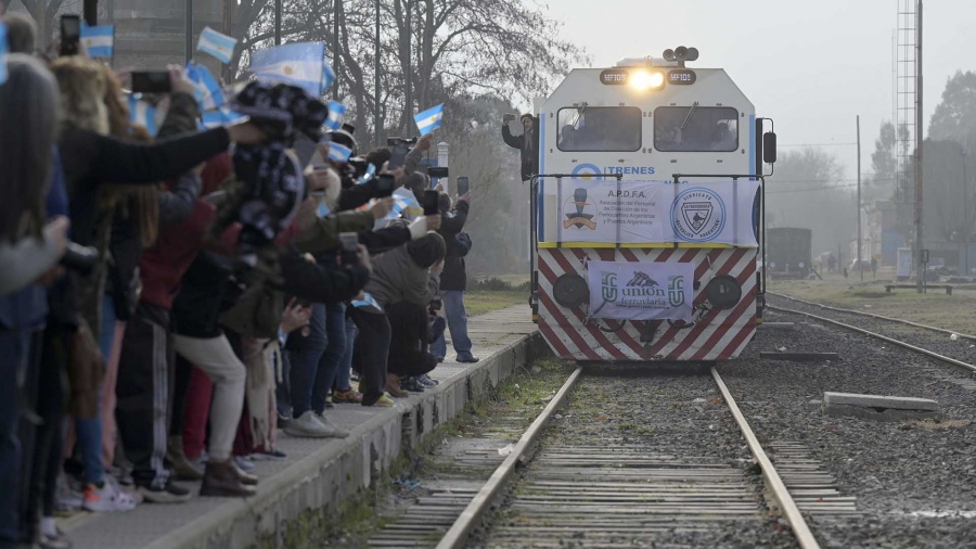 A fines de 2023 todos los trenes pasarán a control estatal