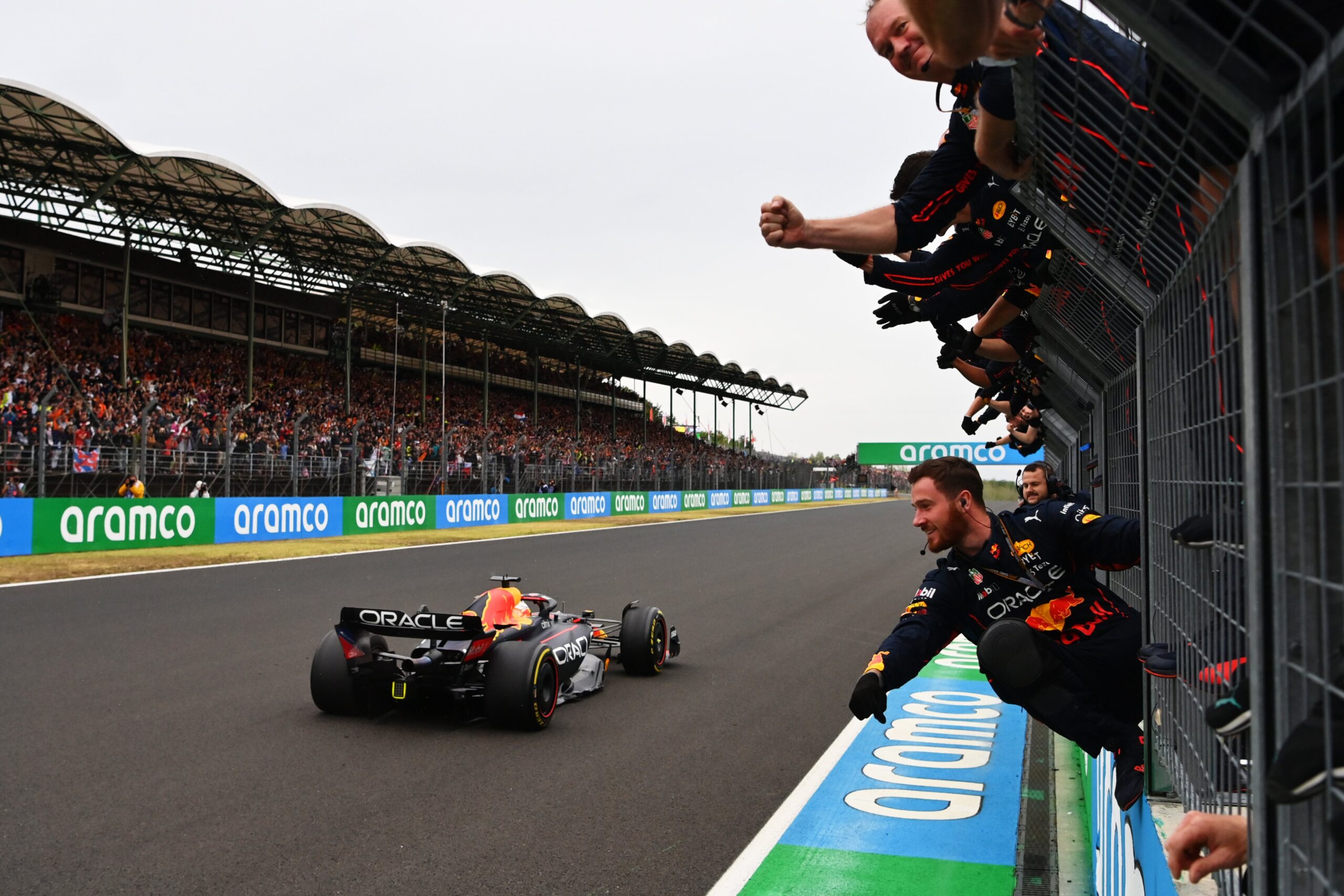 Max Verstappen salió del puesto 10 y se quedó con el Gran Premio de Hungría