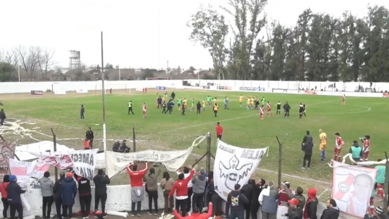 Fútbol: Murió un hincha de 18 años baleado durante el partido entre Luján y Alem