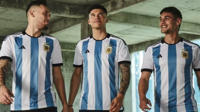 Fútbol: Presentaron la nueva camiseta con la que Argentina buscará el título en Qatar 2022