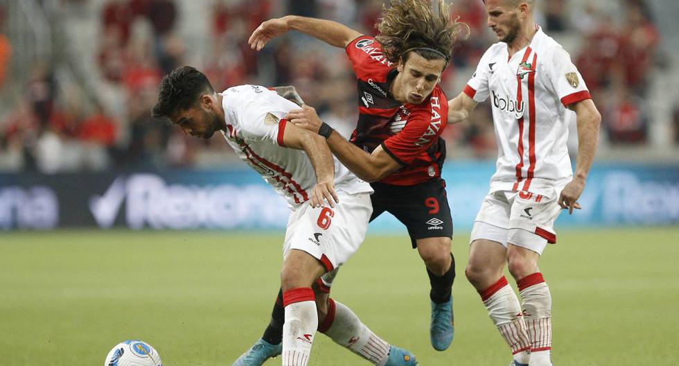 Fútbol: Estudiantes igualó 0-0 ante Athletico Paranaense en Brasil con el VAR como protagonista