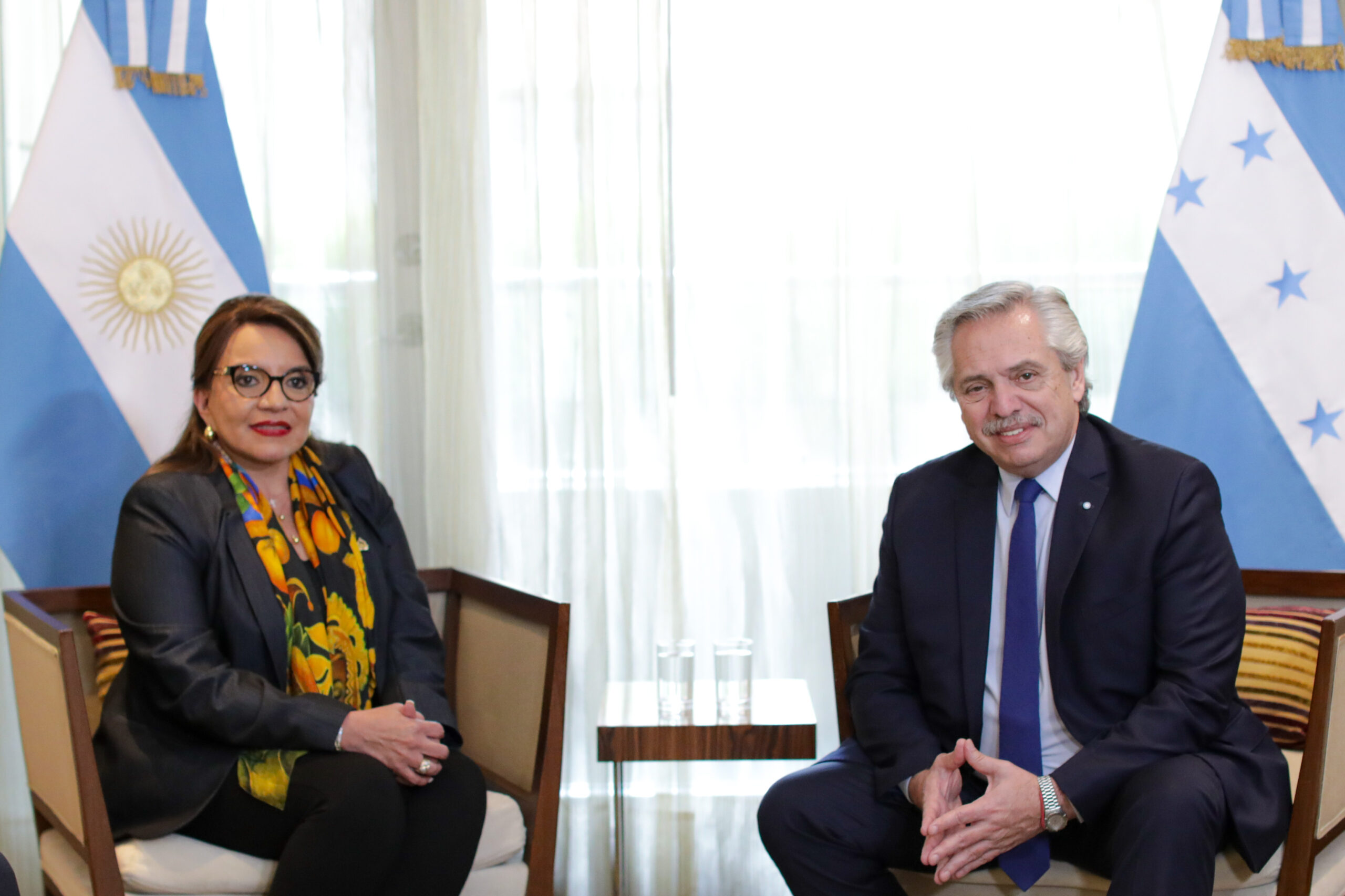 El presidente Alberto Fernández se reunió en Bogotá con su par de Honduras, Xiomara Castro