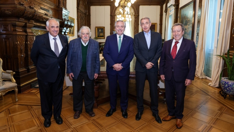 Alberto Fernández se reunió con Rodríguez Zapatero, Mujica, Cerezo y Samper