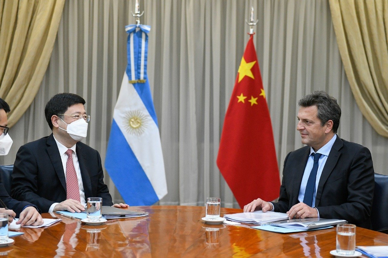 Massa se reunió con el embajador de China con el objetivo de profundizar la vinculación financiera