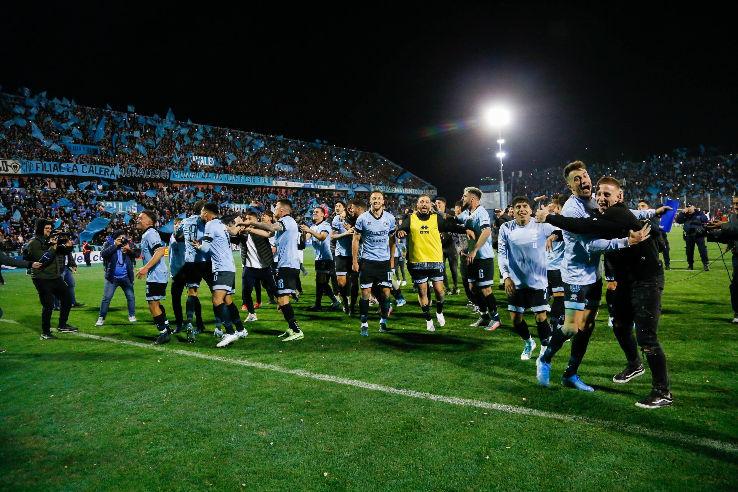 Belgrano ganó el clásico frente a Instituto y lidera el Nacional B en soledad