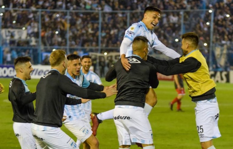 Fútbol: FIFA destacó el golazo de Mateo Coronel para Atlético Tucumán y planteó la posibilidad de incluirlo en el premio Puskas