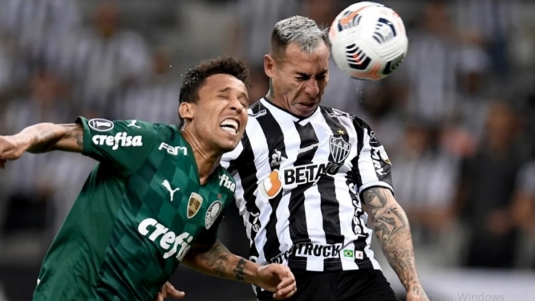 Fútbol: El bicampeón Palmeiras heroico, con nueve jugadores le ganó por penales al Mineiro