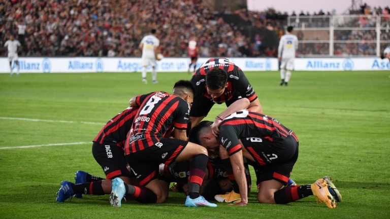 Fútbol: Muy flojo partido de Boca que se fue goleado de Paraná por Patronato